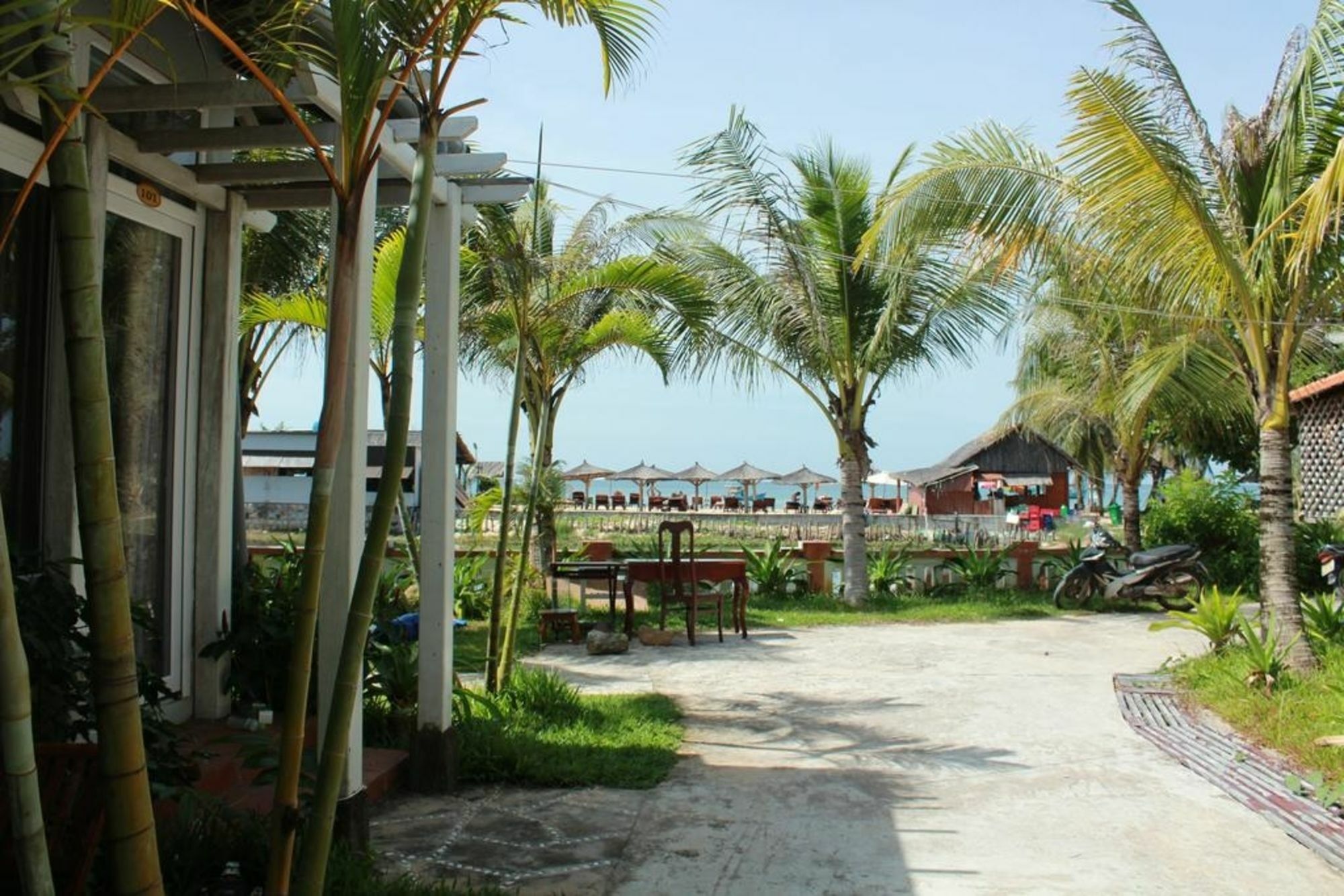 Coastal Village Beach Resort 두옹 동 외부 사진